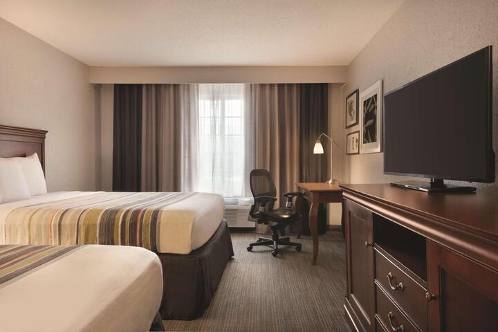 2 Queen Beds (7 of 7)