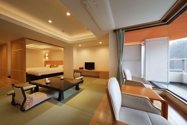 Room 12 of 123