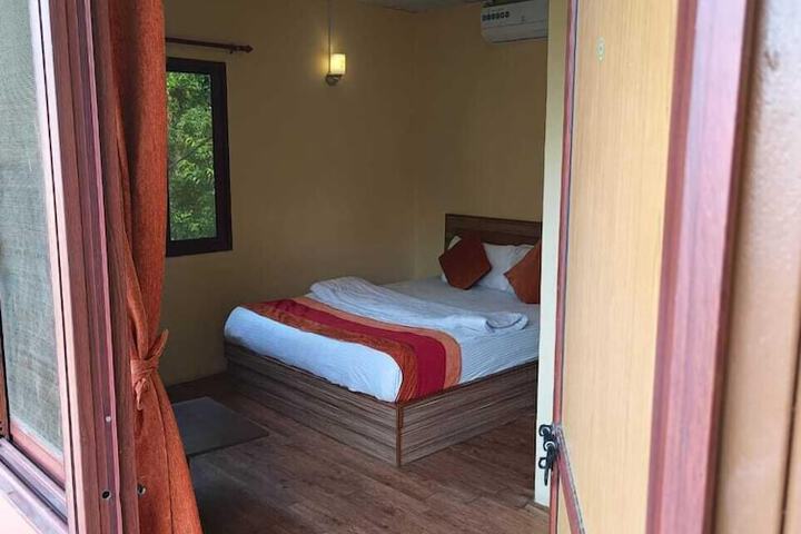 Room 8 of 37