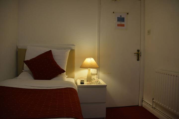 Room 25 of 47