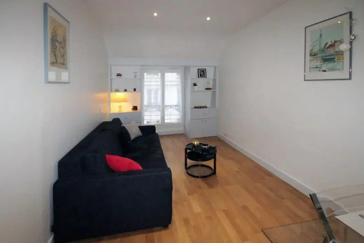 Room 8 of 11