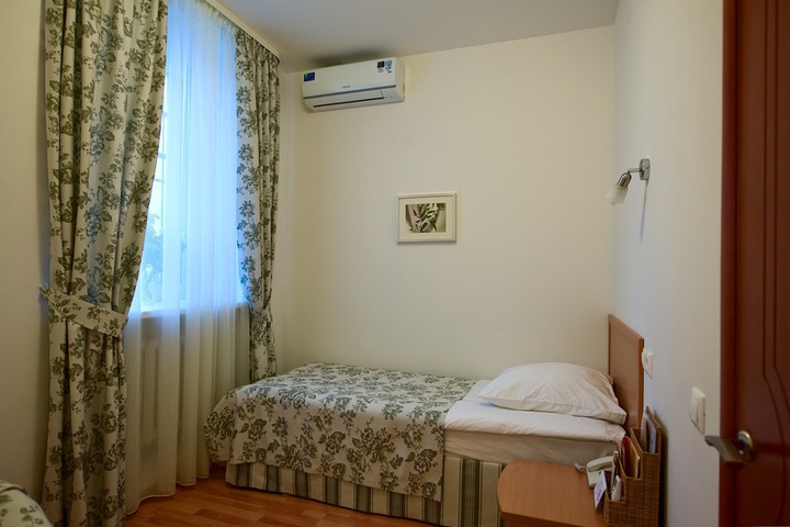 Room 1 of 7