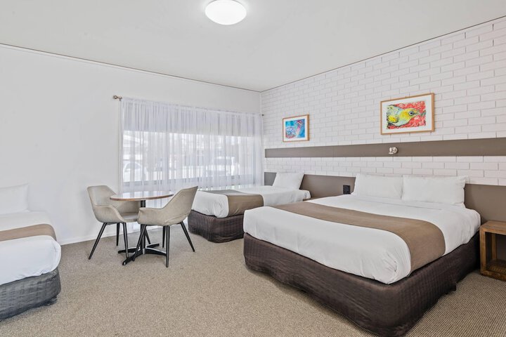 Room 18 of 48