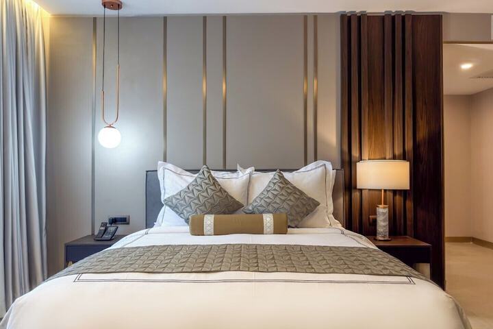 Room 27 of 179