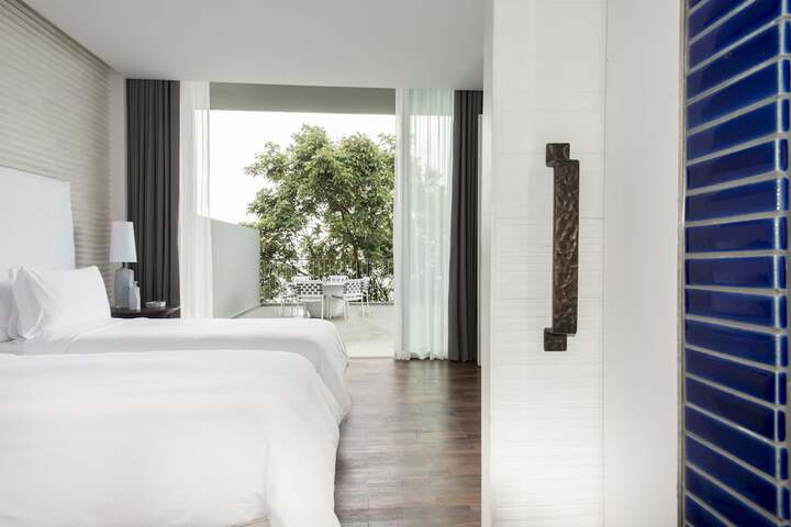 Room 18 of 254
