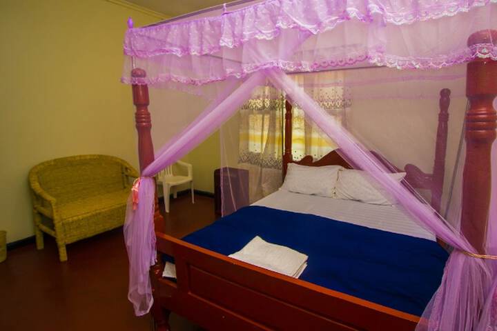 Room 13 of 17