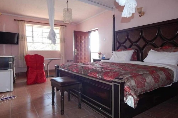 Room 3 of 9