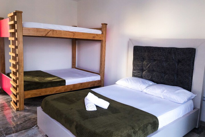 Room 10 of 18