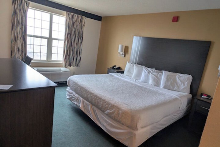 Room 8 of 28