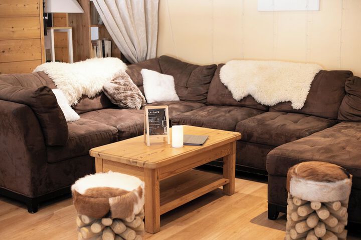 Lounge 100 of 118