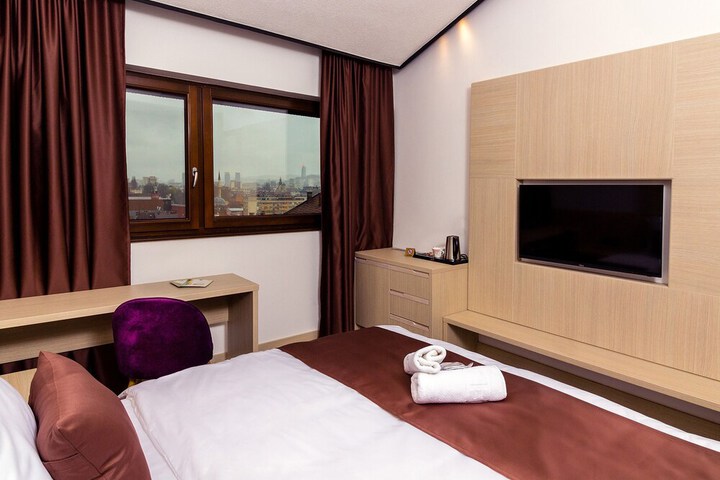 Room 15 of 47