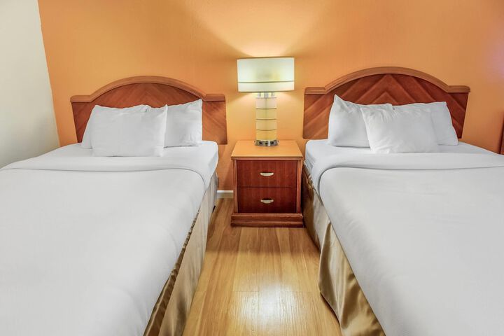 Room 15 of 33
