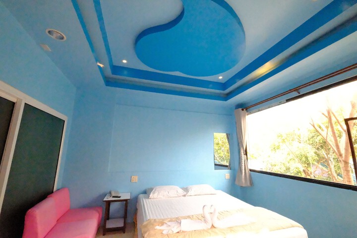 Room 10 of 48