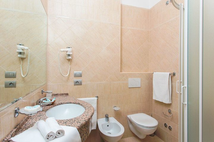 Room 14 of 32