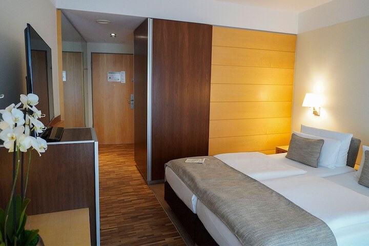 Room 28 of 101