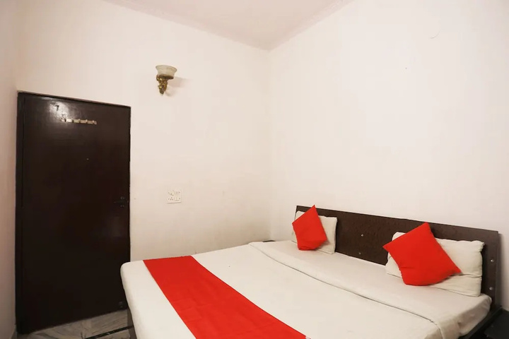Room 5 of 17