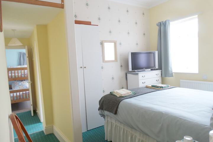 Room 6 of 40