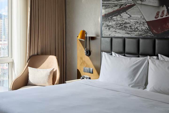 Room 28 of 84