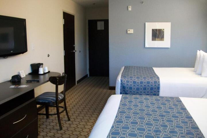 1 Queen Bed Accessible Room (14 of 21)