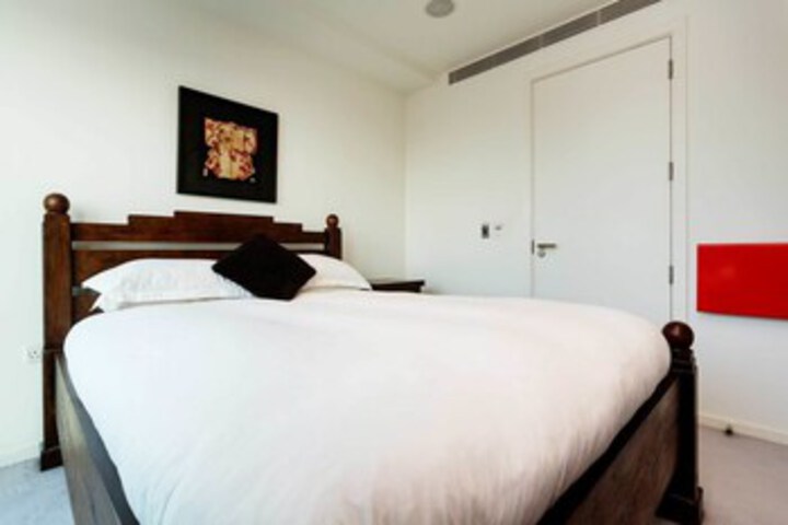 Room 13 of 19