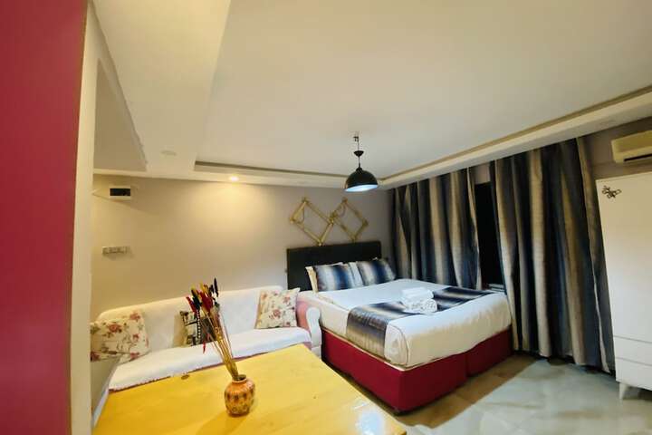 Room 5 of 32