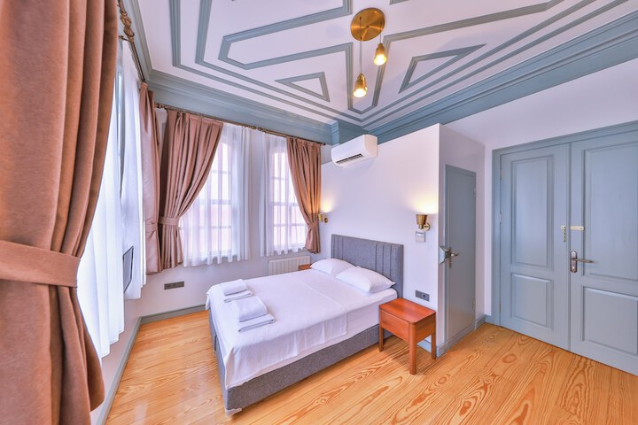 Room 12 of 36