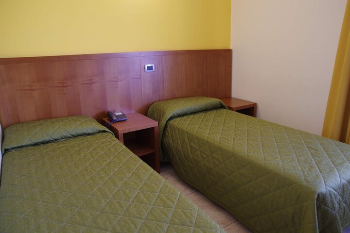 Room 25 of 64
