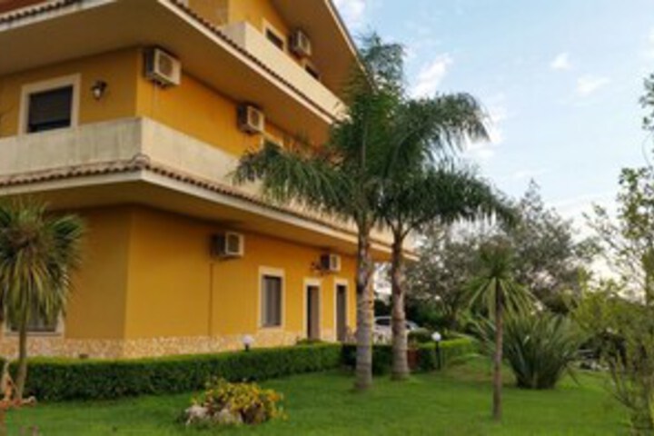 Hotel 7 of 39