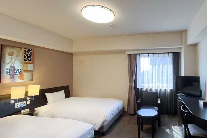 Room 5 of 24