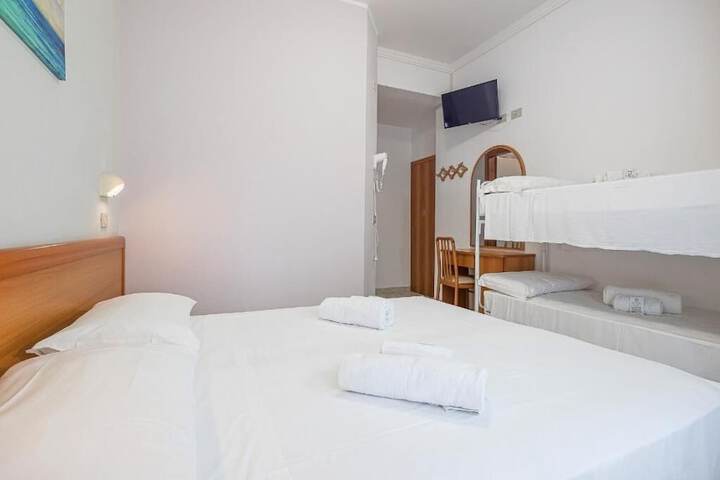 Room 6 of 23