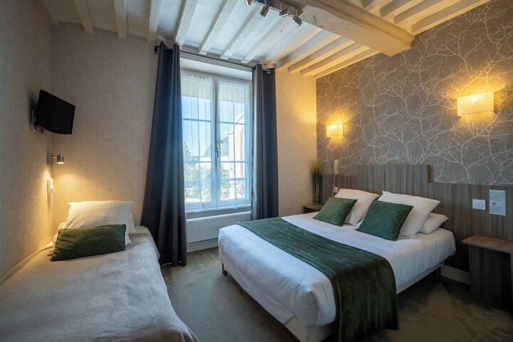 Room 2 of 25