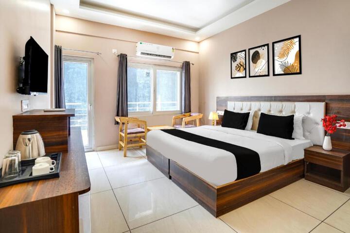 Super Townhouse Tapovan