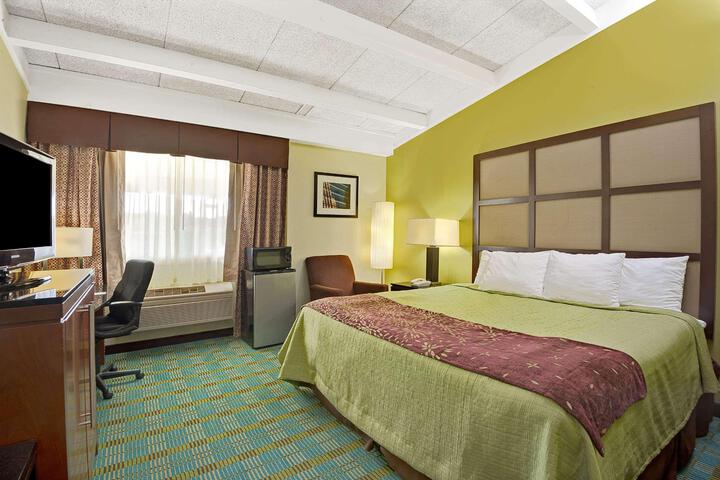 Standard Room, King or Two Doubles (3 of 3)