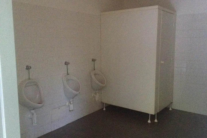 Room 8 of 12