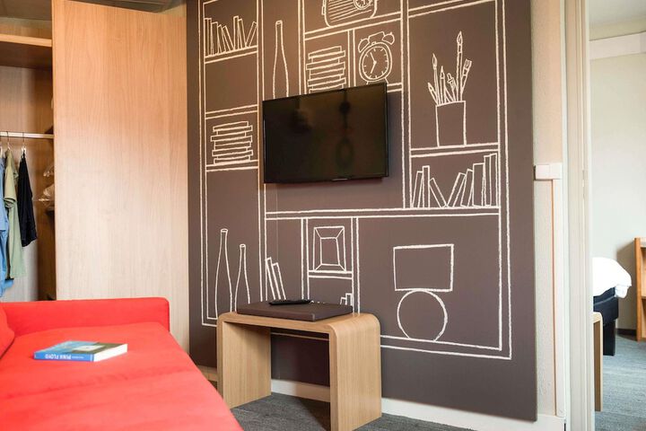 Room 19 of 157