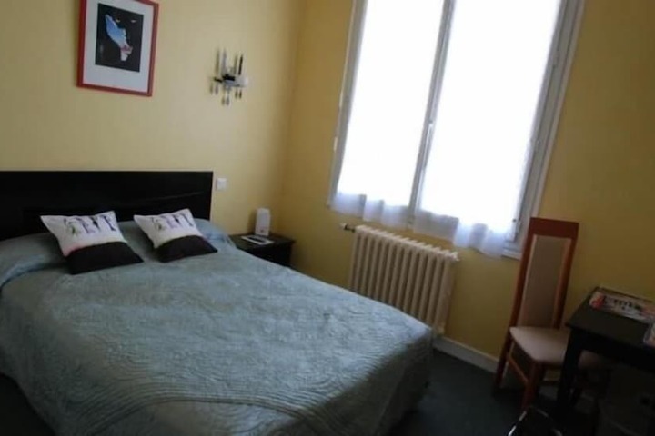 Room 9 of 20