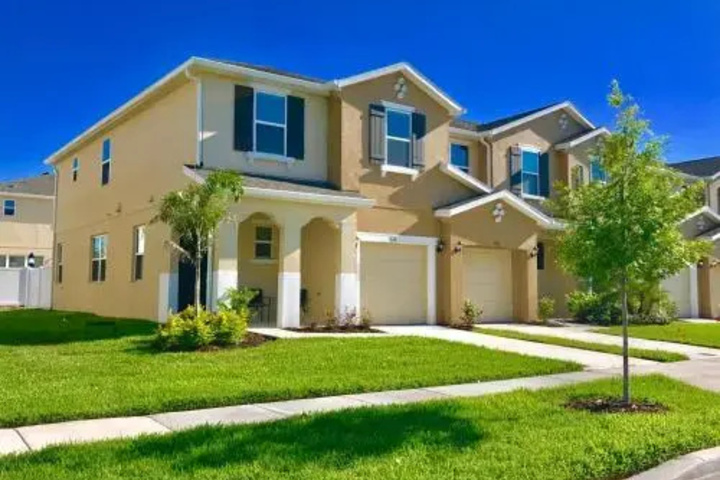 Four Bedrooms Townhome 5116