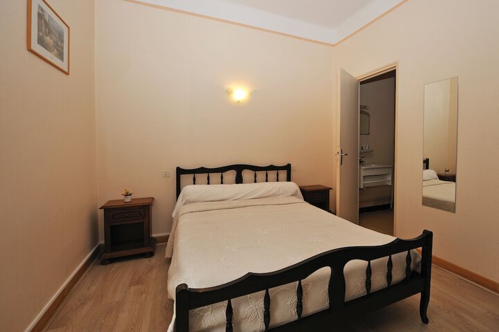 Room 5 of 44