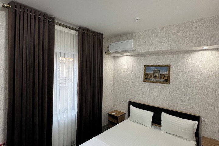 Room 7 of 19