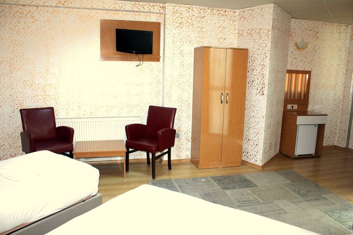 Room 8 of 15