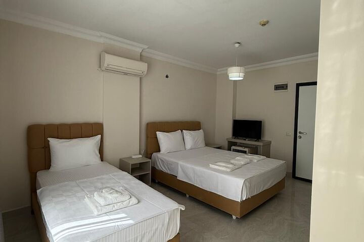 Room 8 of 10