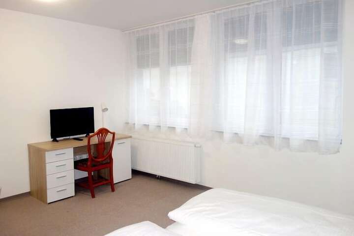 Room 4 of 27