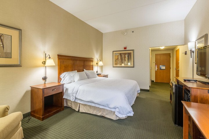 1 King Bed (10 of 21)