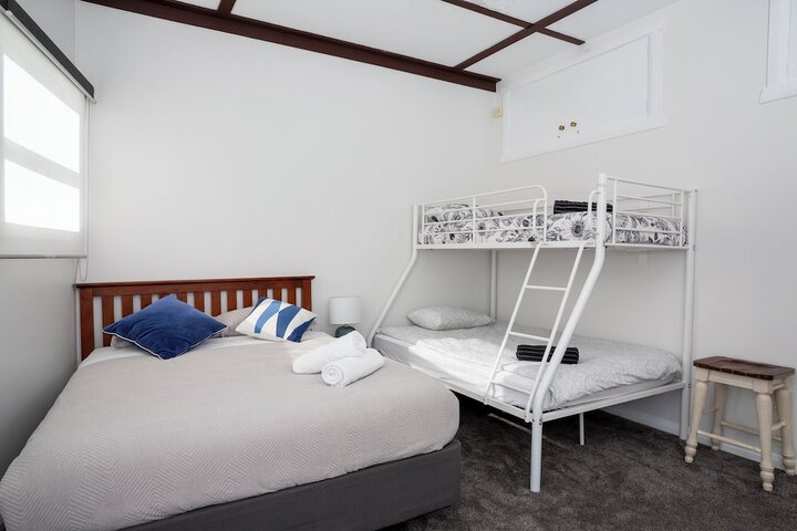 Room 27 of 46