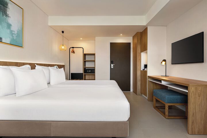 Room 9 of 34