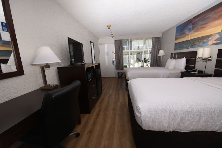 2 Double Beds (20 of 30)