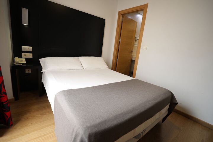 Room 28 of 65