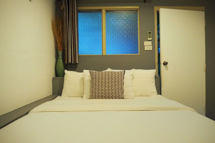 Room 13 of 82