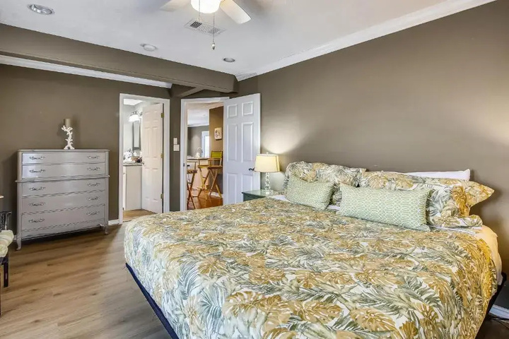 Room 2 of 17