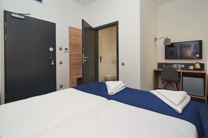 Room 27 of 79